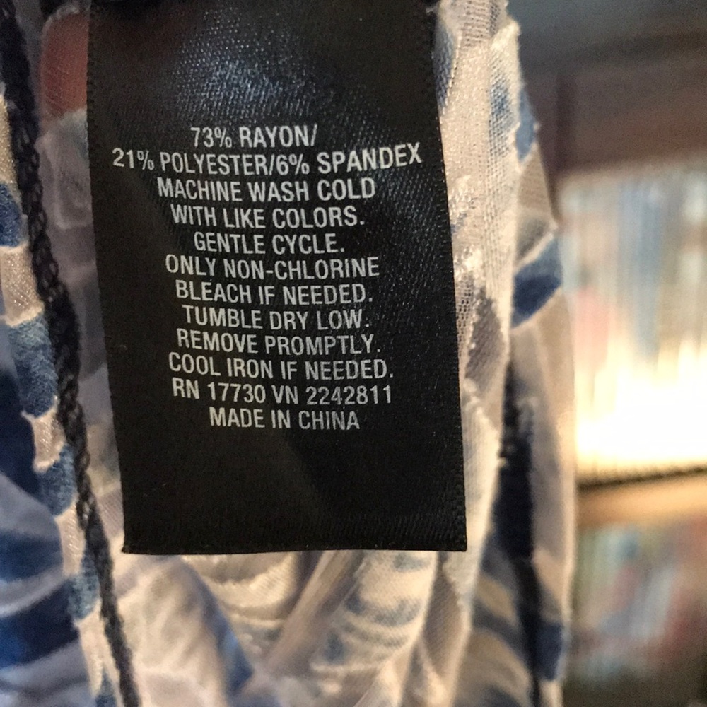Mossimo blue pattern Tank - Picture 4 of 5